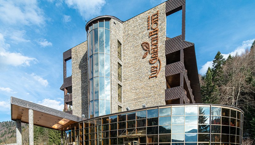 Lux Garden Hotel & Resort din Azuga 